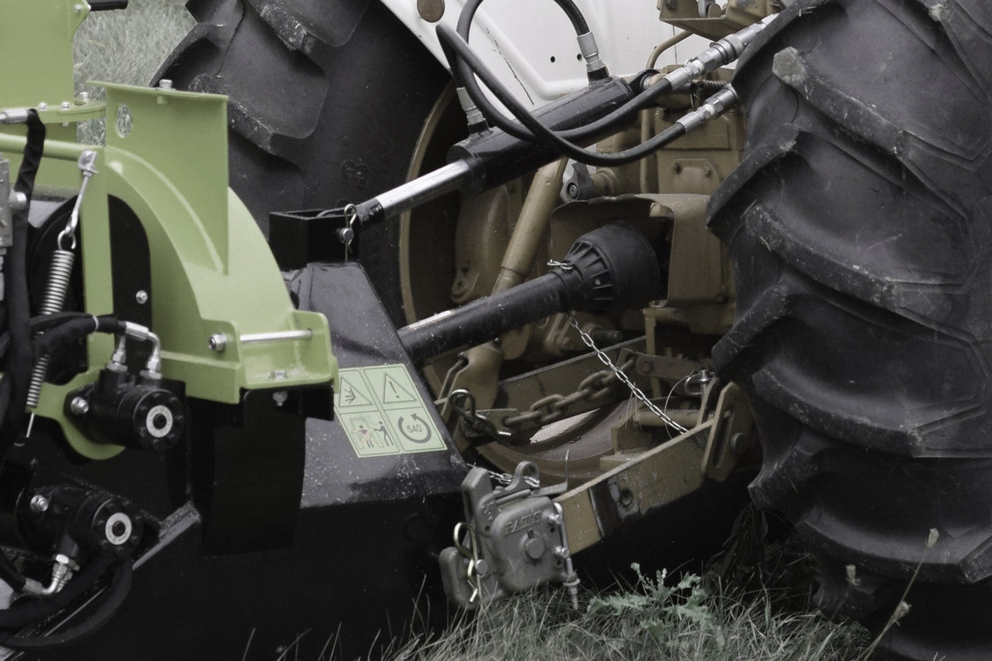 Forestline DH8 8" PTO Wood Chipper with Dual Hydraulic In-feed
